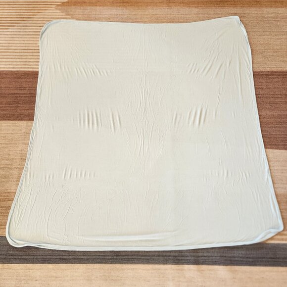 Kate Quinn bamboo swaddle blanket - Picture 3 of 3